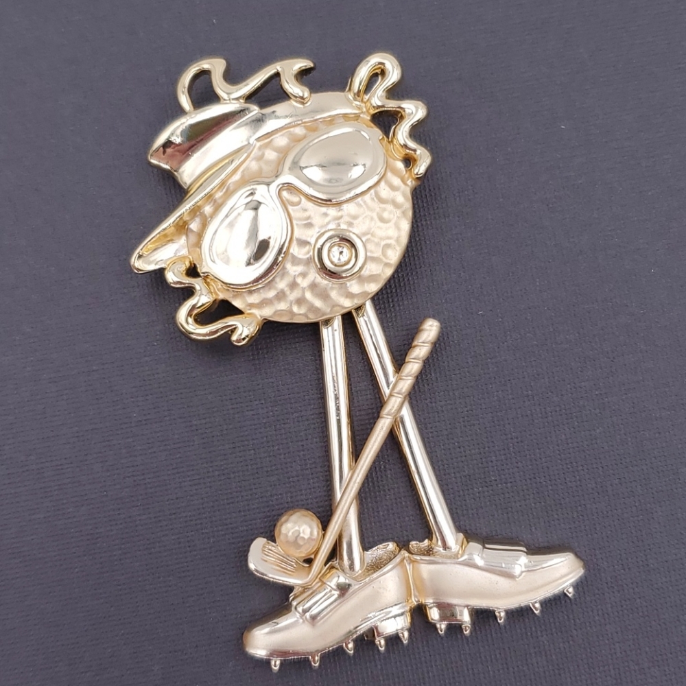 AJC Gold Tone Golf Ball Man Brooch - Picture 5 of 6